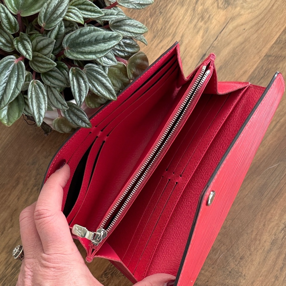 ** Louis Vuitton ** Wallet Epi Sarah Wallet Castillan Red Valentine’s Day COA - Picture 13 of 15